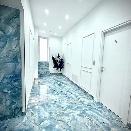 Marvit Luxury 4* Neapol